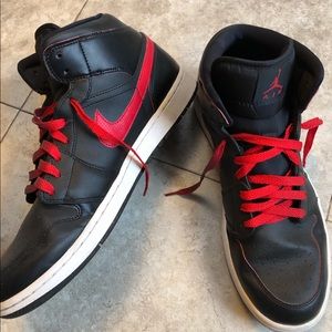 ⬇️ Air Jordan 1 Mid- Black and Red’s